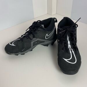 Nike Football Cleats Boys 3.5Y Black Fast Flex Alpha
Menace 3 Shark Mid Youth